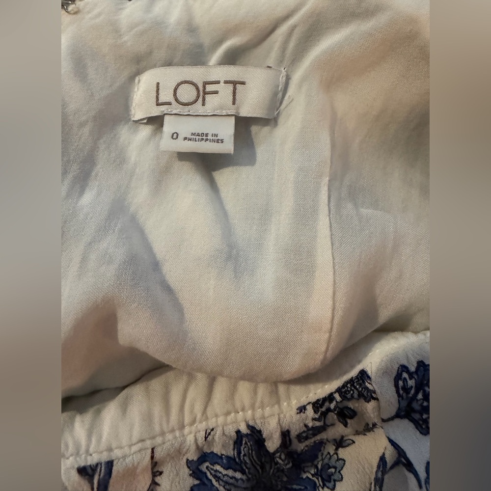 LOFT SLEEVELESS RUFFLE FRONT BLUE & WHITE TRELIS FLORAL JUMPSUIT SIZE 0 - Picture 7 of 12